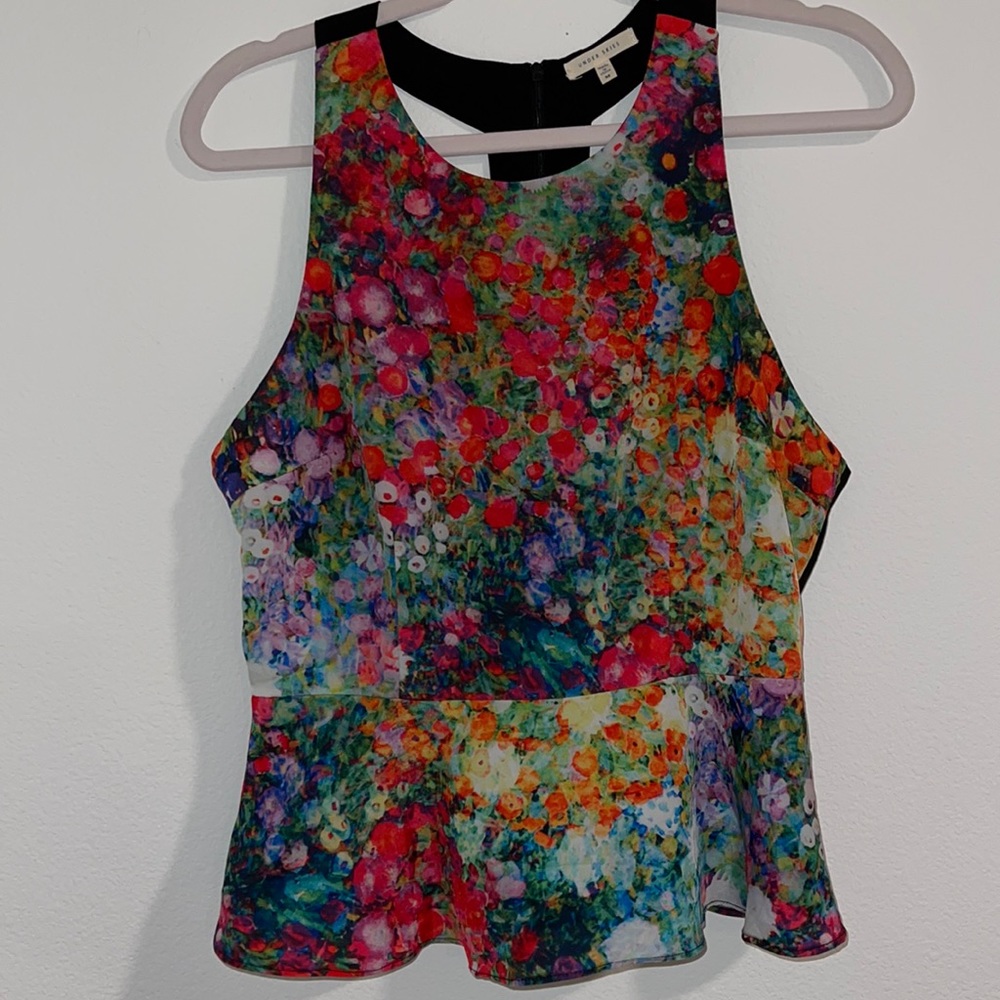 Under Skies Floral print  top size M beautiful colors